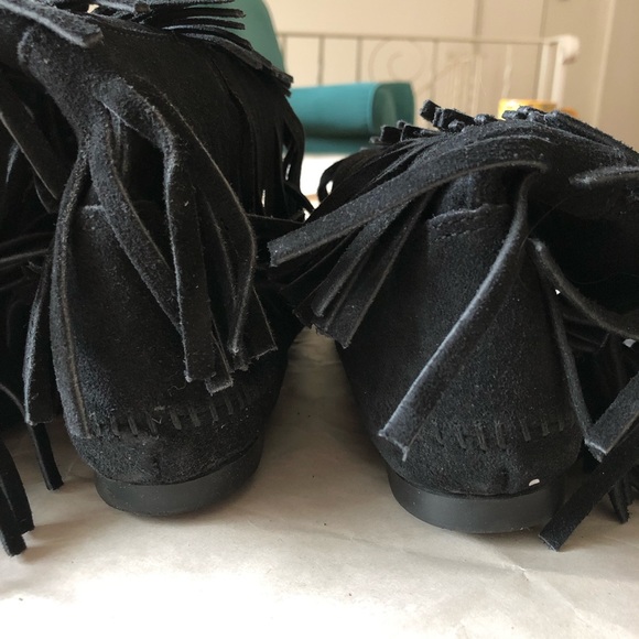 Minnetonka Three Layer Fringe Boot - Picture 5 of 6